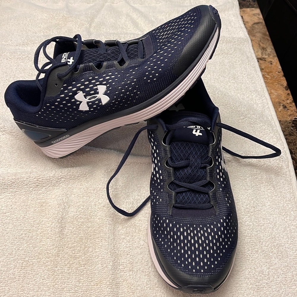 Men’s Under Armour Charged Bandit 4 Athletic Shoes. Navy Blue.